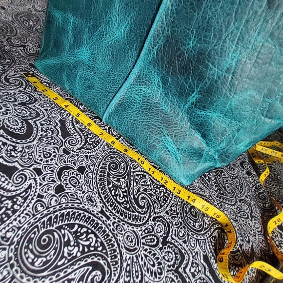 Turquoise bison leather zip tote bag with laptop pocket/cup holder - Picture 13 of 15